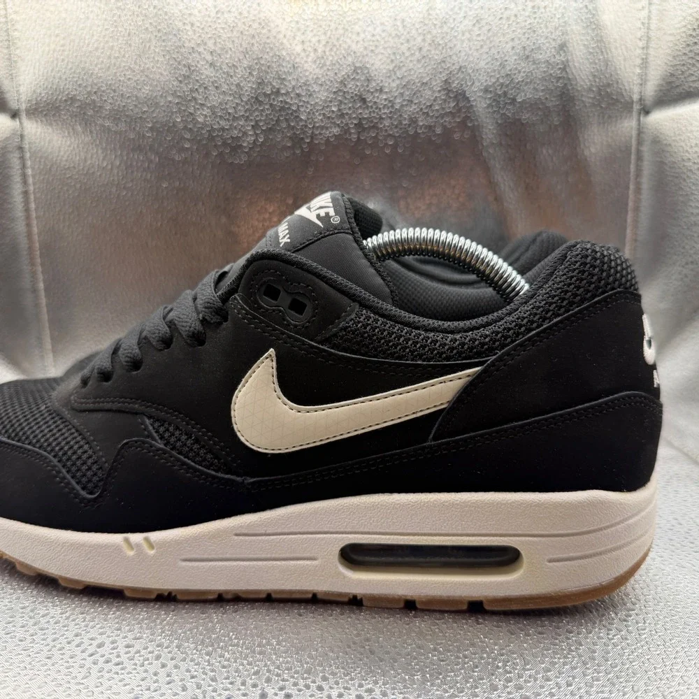 Size 10 Nike Air Max 1 Essential Mens Black Excellent 537383-026 Gum Sole